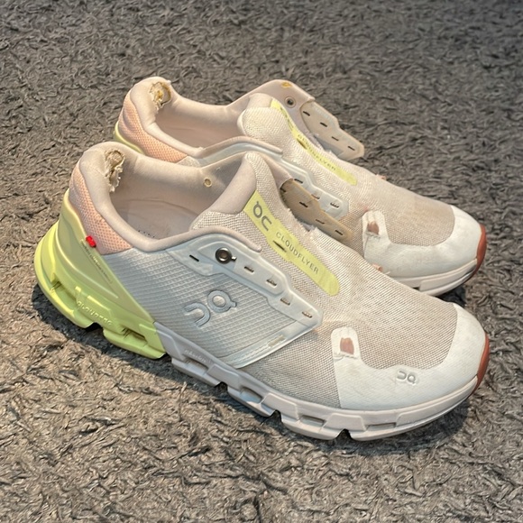 On running cloudflyer 4 - Picture 8 of 8